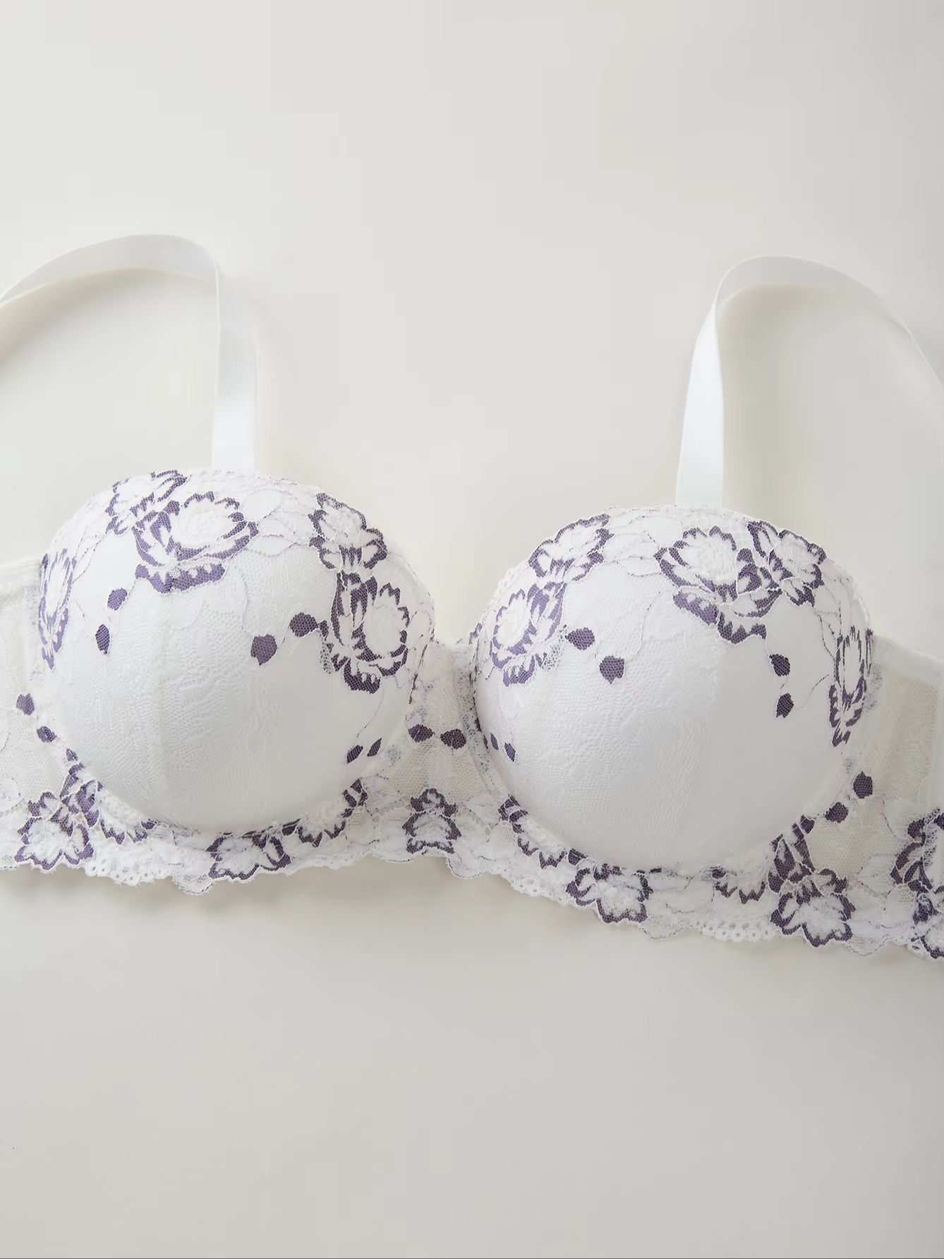 プラスサイズ レース＆刺繍入り レディースブラ ワイドストラ - Plunge Bra Push Up のレビューと価格